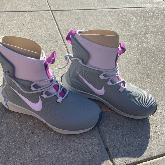 nike high top tennis shoes